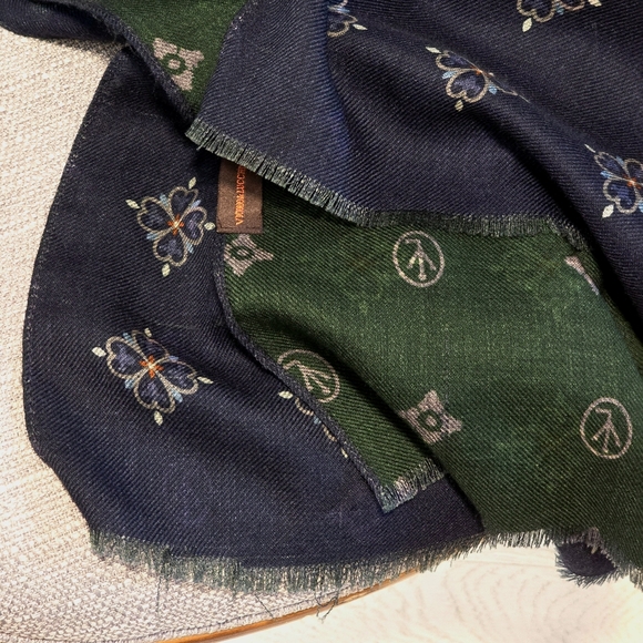 Scarf - Picture 2 of 8